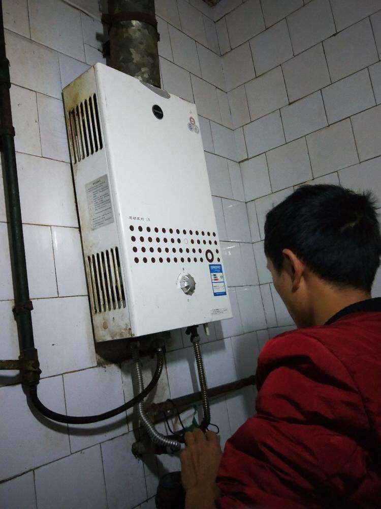 捷達汽車雨刷器的維修_武漢服務器維修_服務和連接的外圍應用配置器