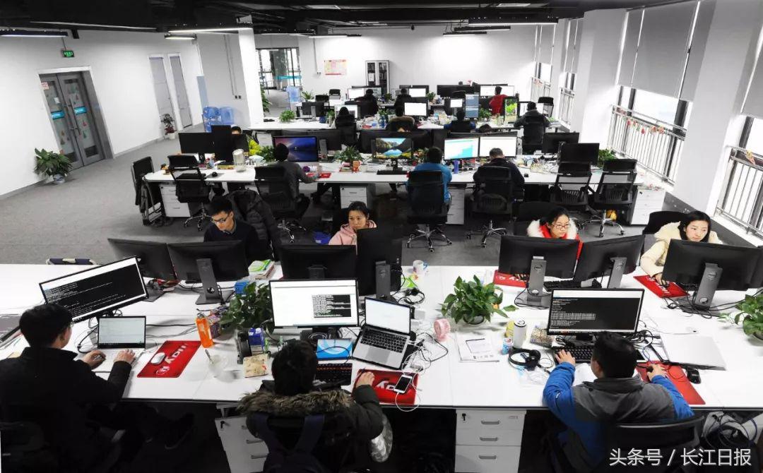 這家給小米、斗魚提供網(wǎng)絡安全服務的企業(yè)，“研發(fā)大腦”設在光谷